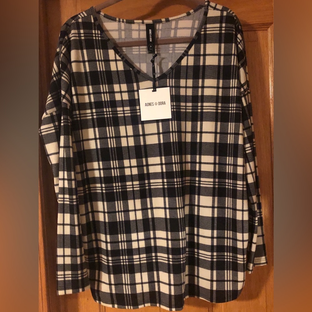 Agnes & Dora NWT Urban Pullover Black/Ivory Small